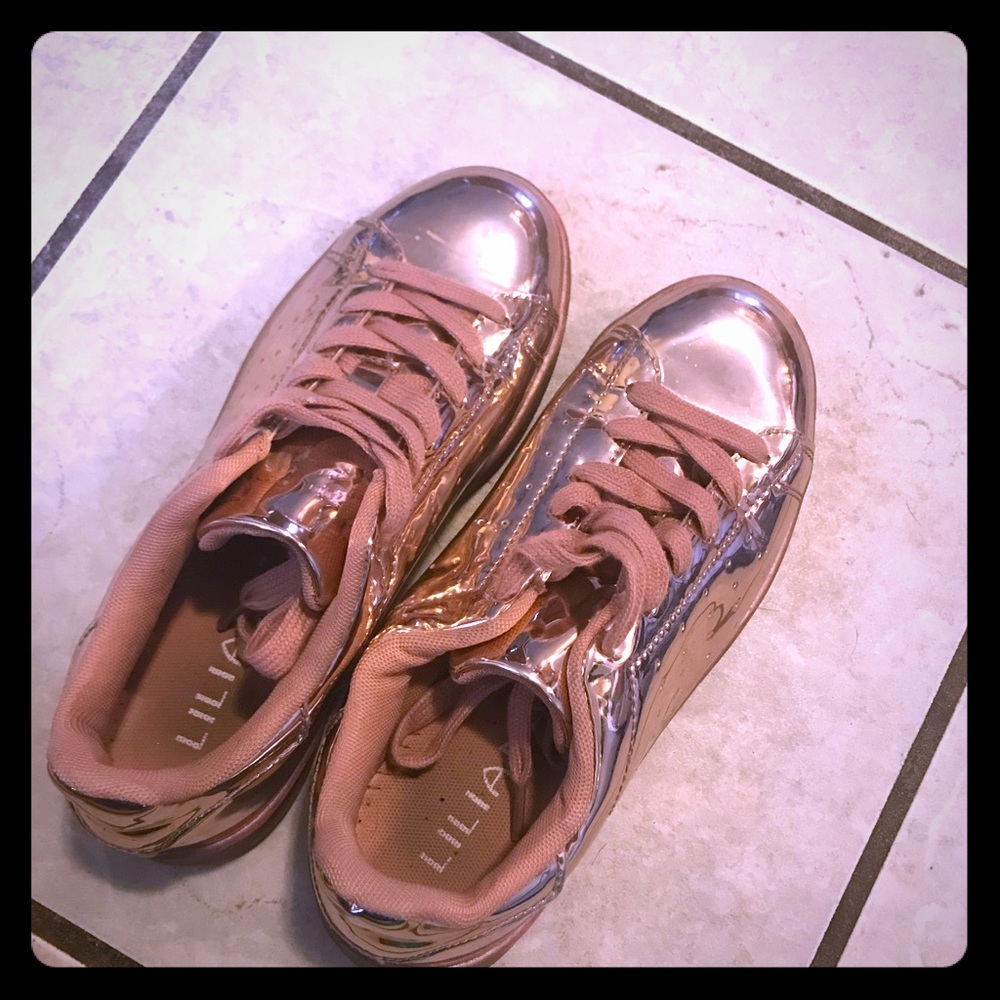 👟•Rose Gold tennis shoes•👟